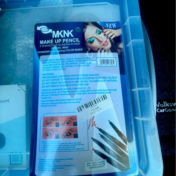 Mixed colored pencils for eyeliner or eyeshadow. - Picture 2 of 2